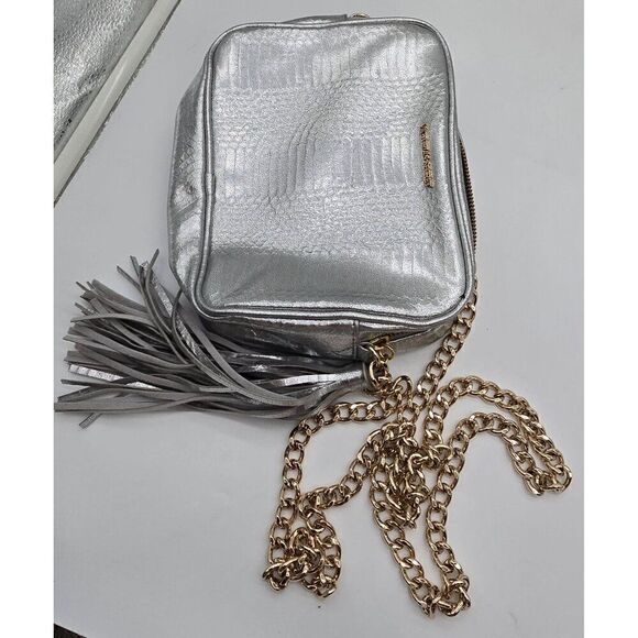 Victoria Secret Silver Faux Leather Crossbody Bag With Gold Chain & Fringe Tasse - Picture 2 of 6